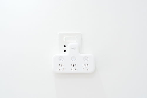 裝修中的'后悔藥' 閑置倉庫改造中插座不足的解決之道——電工開關(guān)